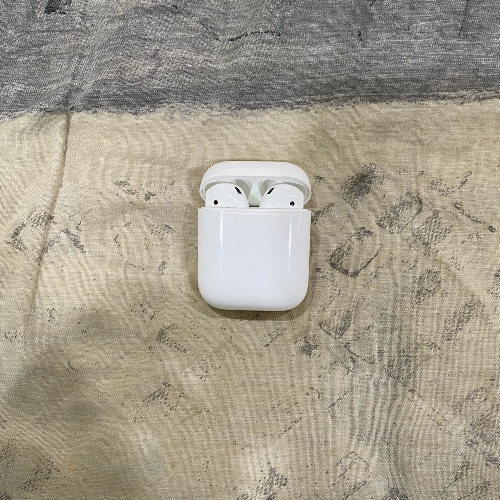 Apple AirPods 1st Gen.